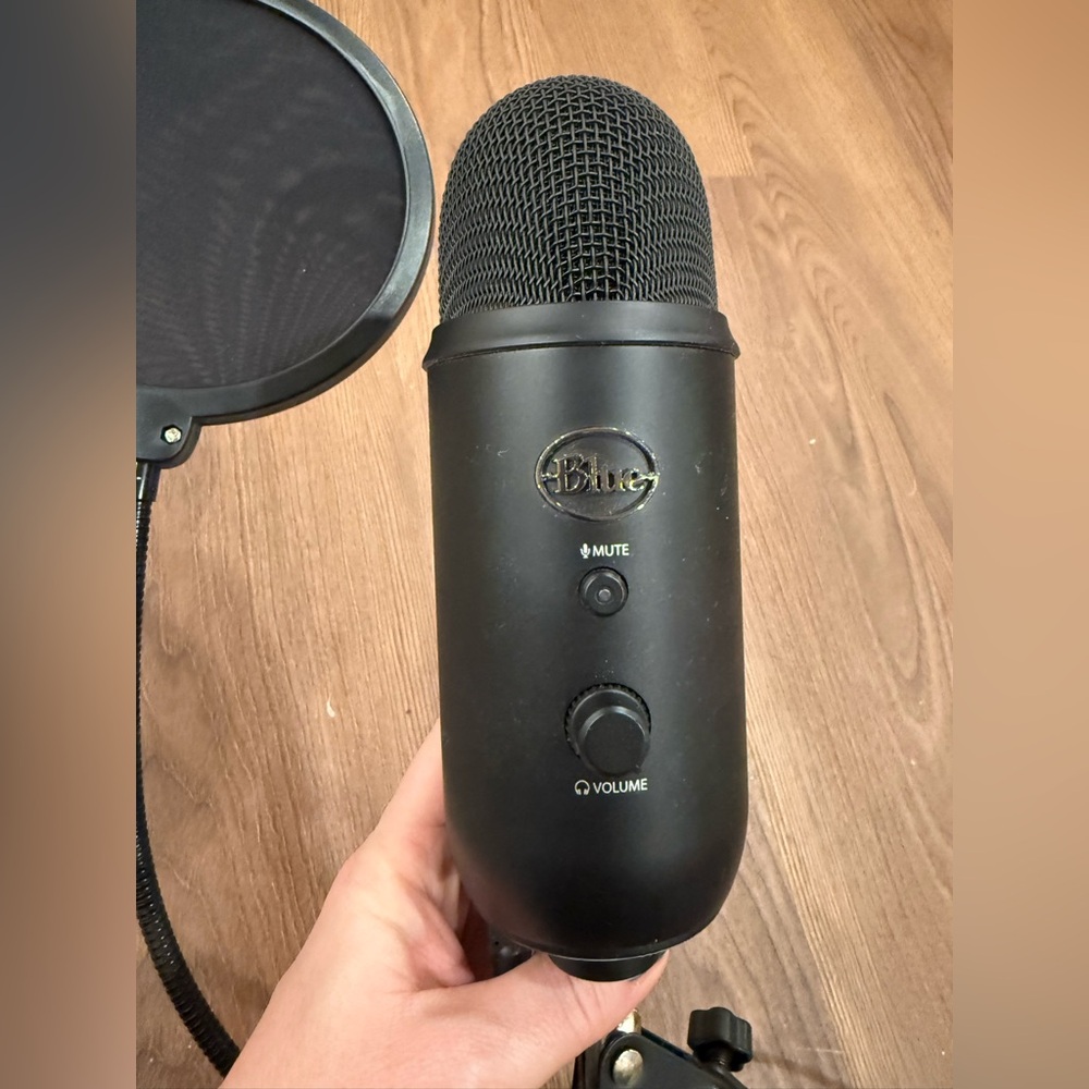 Blue Yeti microphone with wind screen and flexible desk attachment